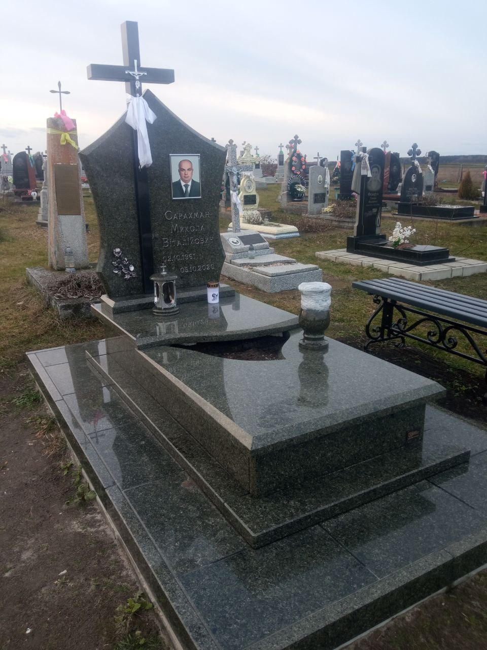 Памятник 3