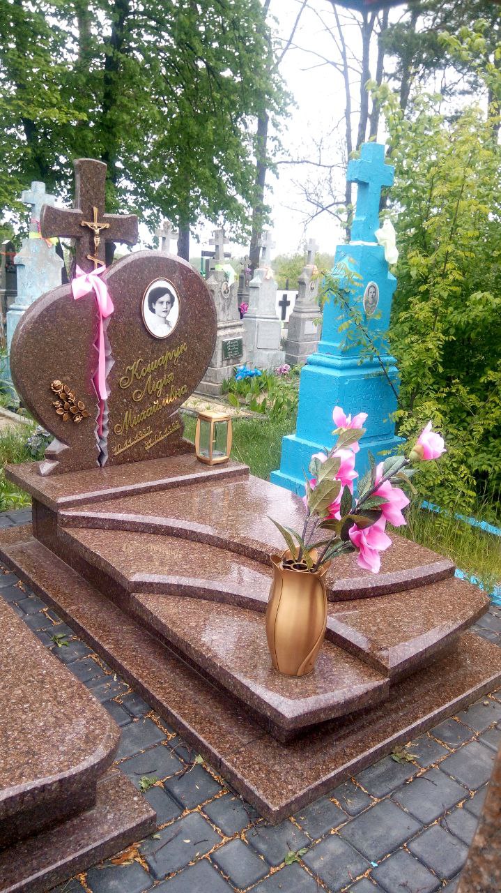 Памятник 9