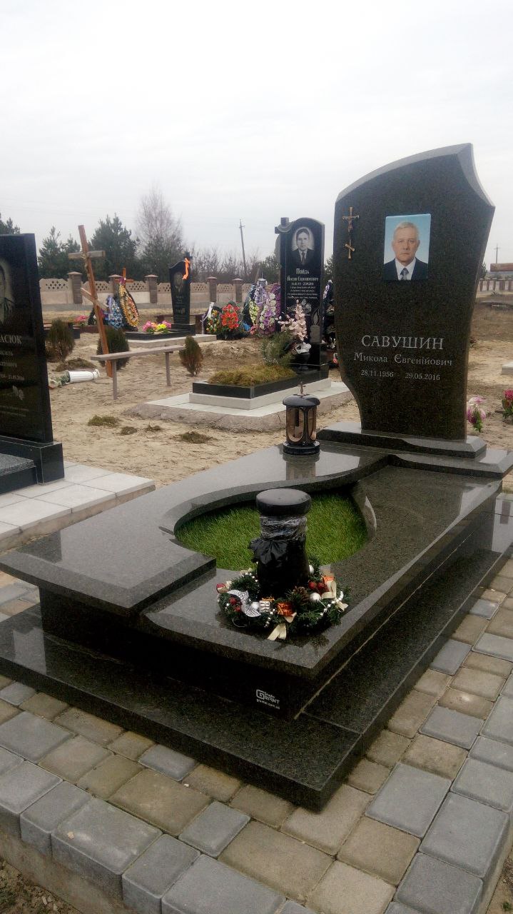 Памятник 12