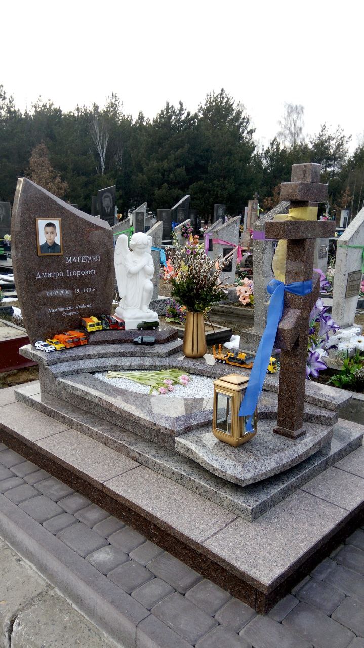 памятник 21