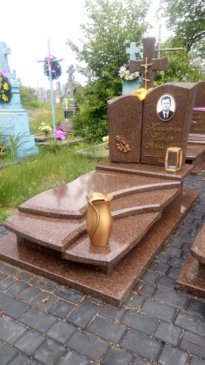 Памятник 23
